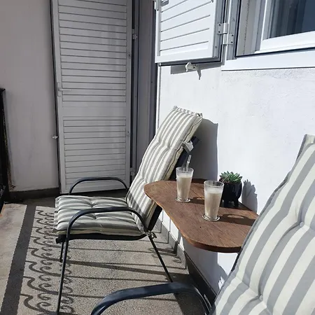 - Old Town & Balcony 公寓